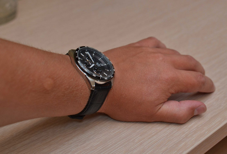 Casio EFR-512L-8A Casio EFR-512L-8A