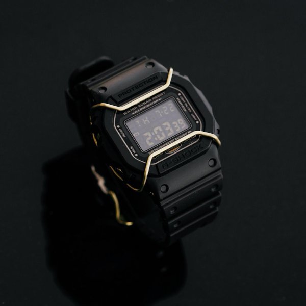 Casio DW-5600P-1ER Casio DW-5600P-1ER