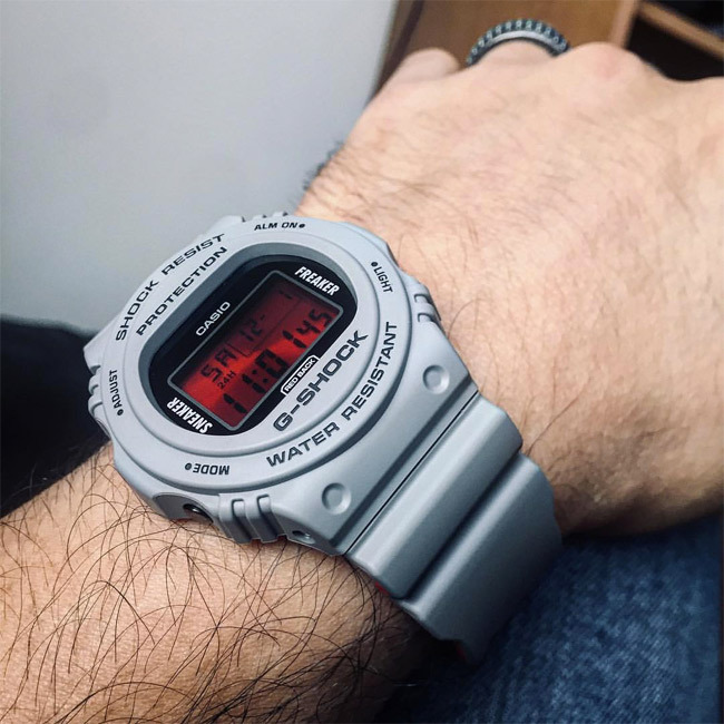 Casio DW-5700SF-1ER Casio DW-5700SF-1ER