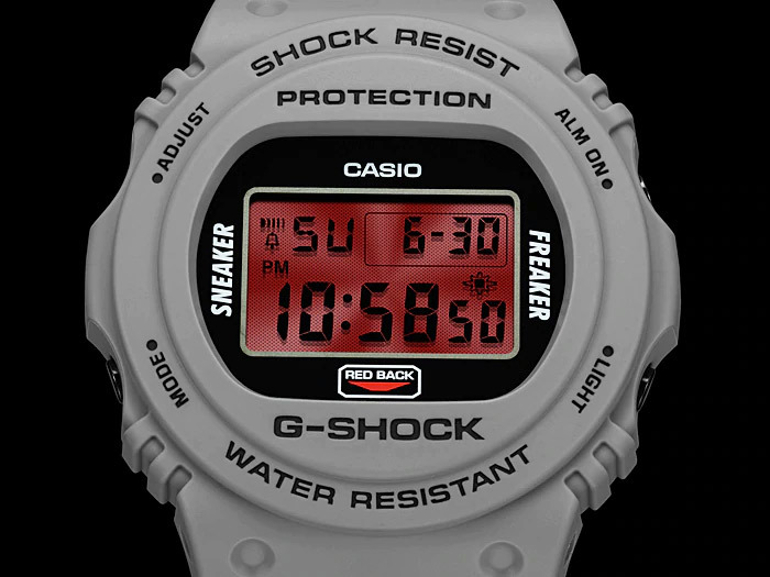 Casio DW-5700SF-1ER Casio DW-5700SF-1ER