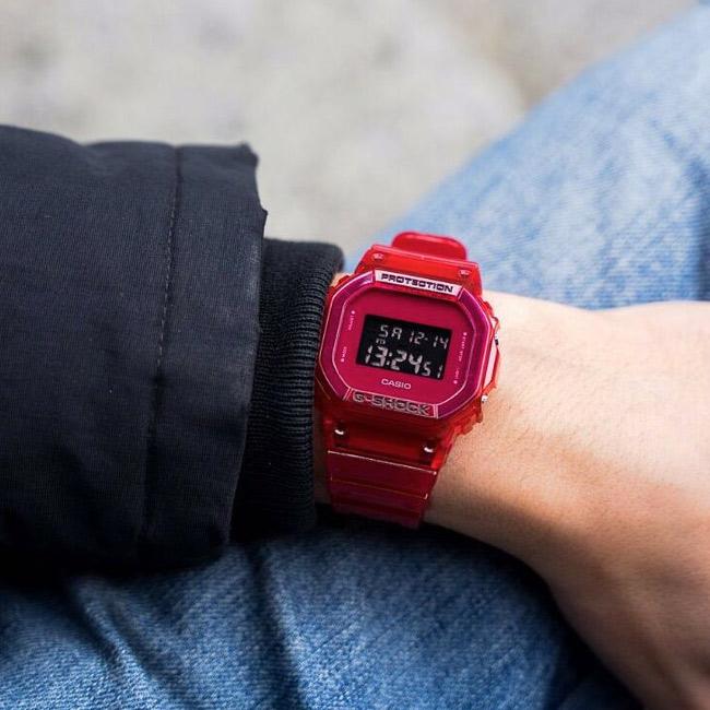 Casio DW-5600SB-4E Casio DW-5600SB-4E