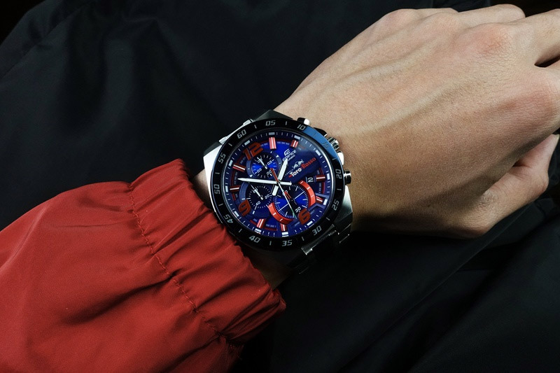 Casio EFR-564TR-2AER Casio EFR-564TR-2AER