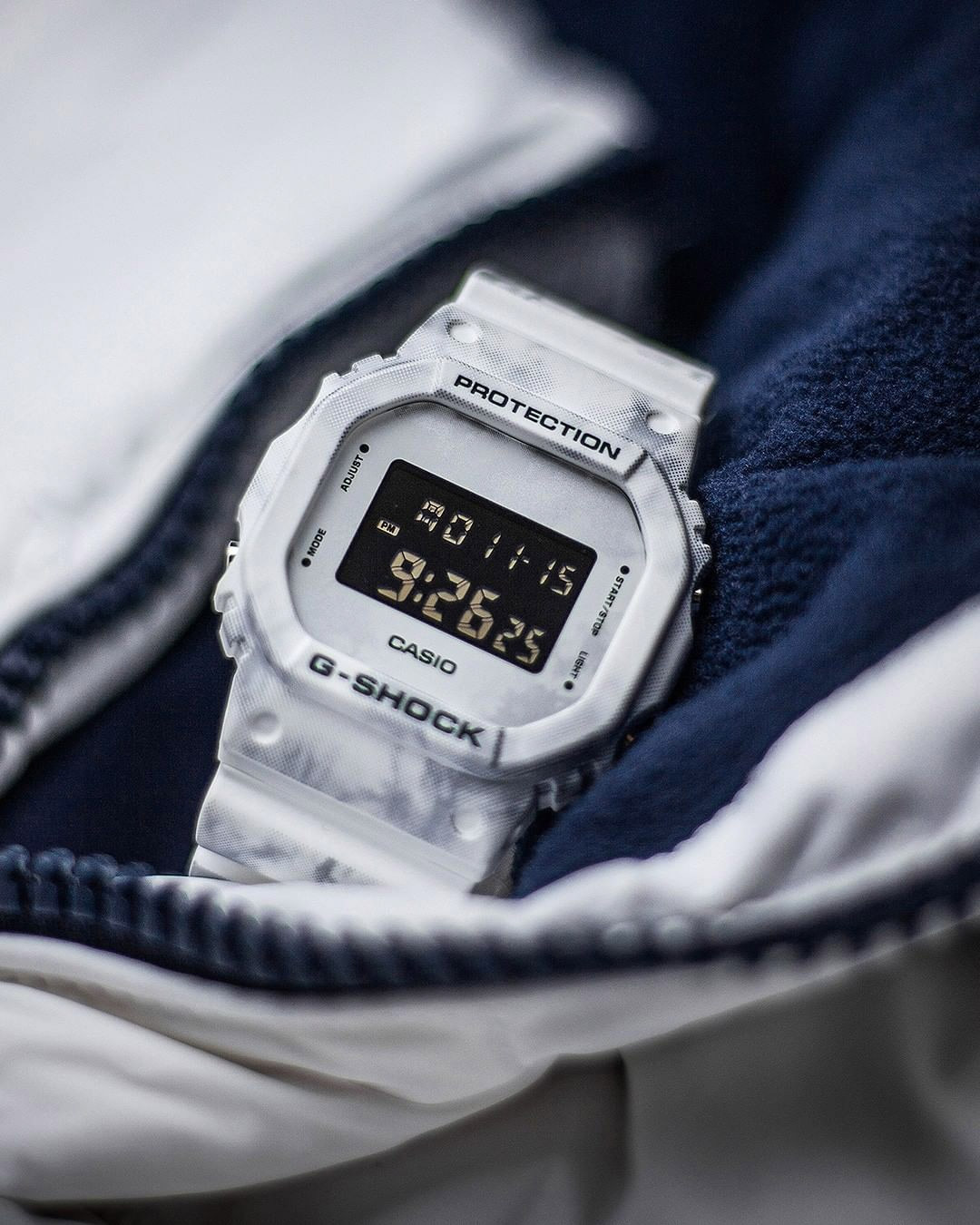 Casio DW-5600GC-7E Casio DW-5600GC-7E