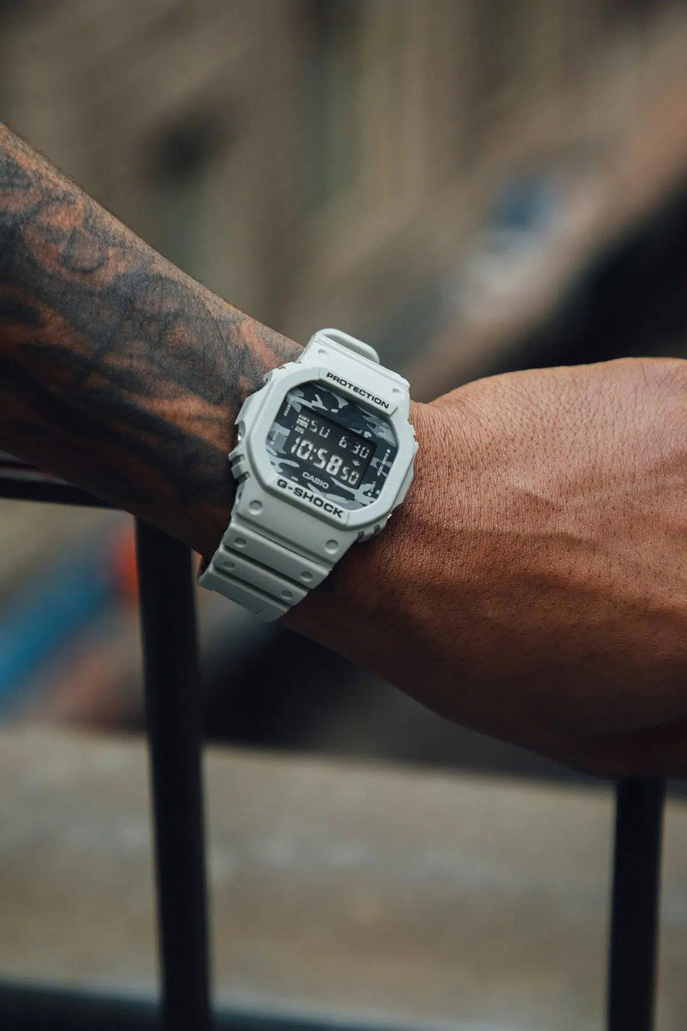 Casio DW-5600CA-8E Casio DW-5600CA-8E