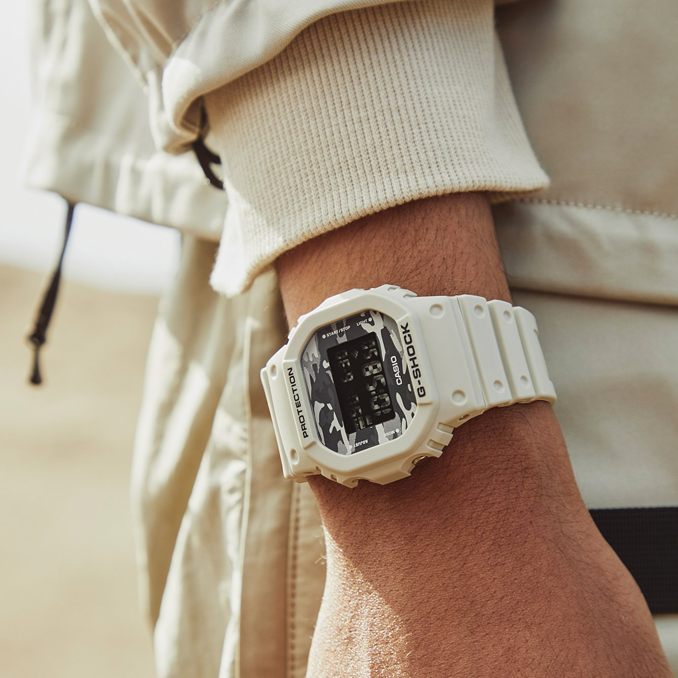 Casio DW-5600CA-8E Casio DW-5600CA-8E