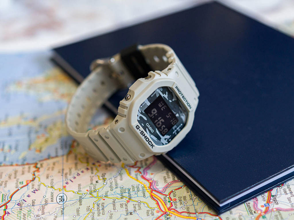 Casio DW-5600CA-8E Casio DW-5600CA-8E