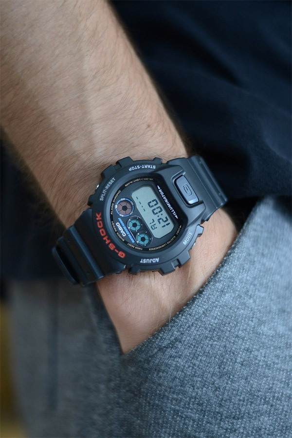Casio DW-6900-1V Casio DW-6900-1V