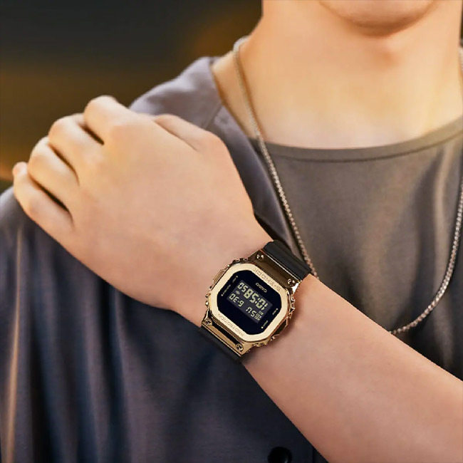 Casio GM-5600G-9E Casio GM-5600G-9E