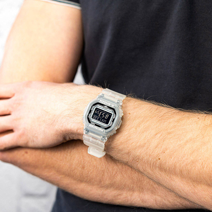 Casio DW-B5600G-7E Casio DW-B5600G-7E
