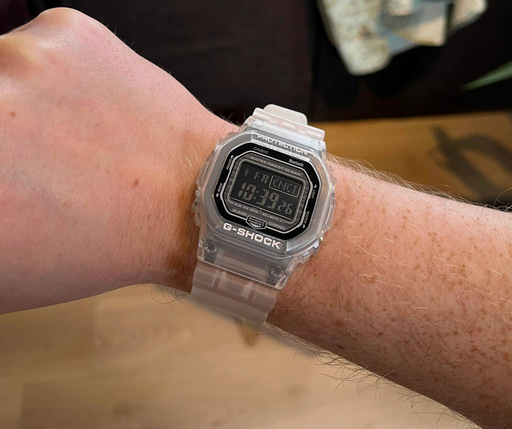 Casio DW-B5600G-7E Casio DW-B5600G-7E