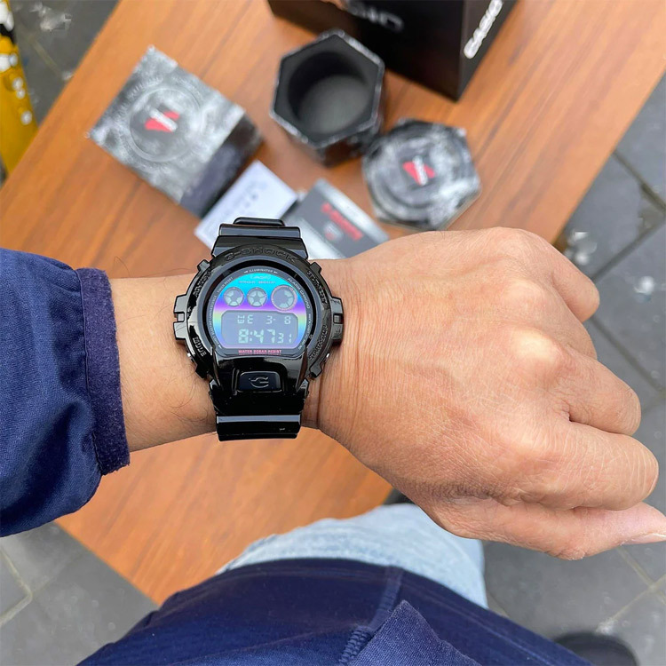 Casio DW-6900RGB-1E Casio DW-6900RGB-1E