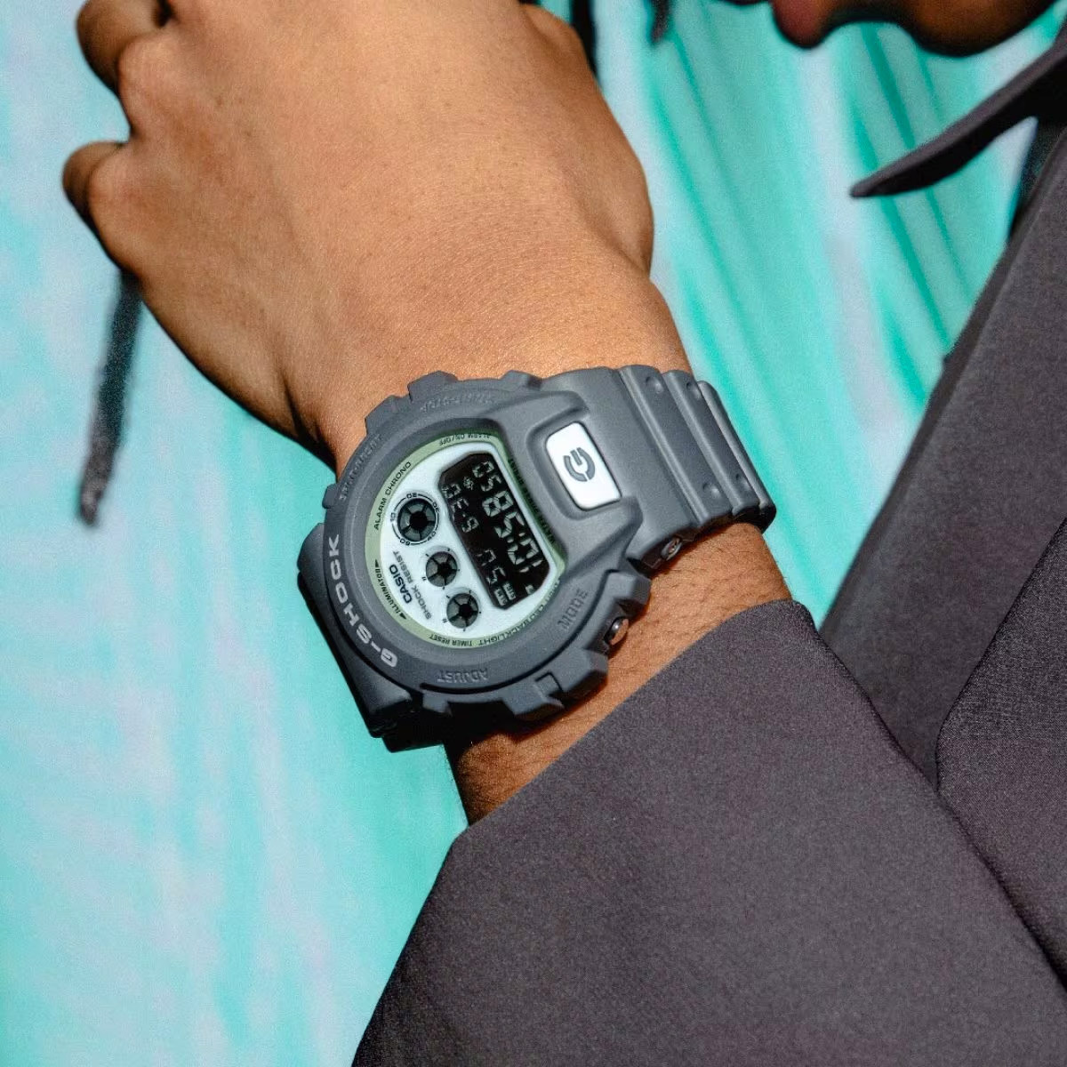 Casio DW-6900HD-8E Casio DW-6900HD-8E