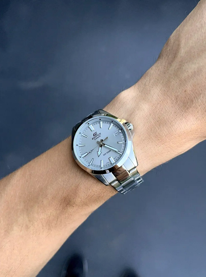 Casio EFV-100D-8AVUEF Casio EFV-100D-8AVUEF