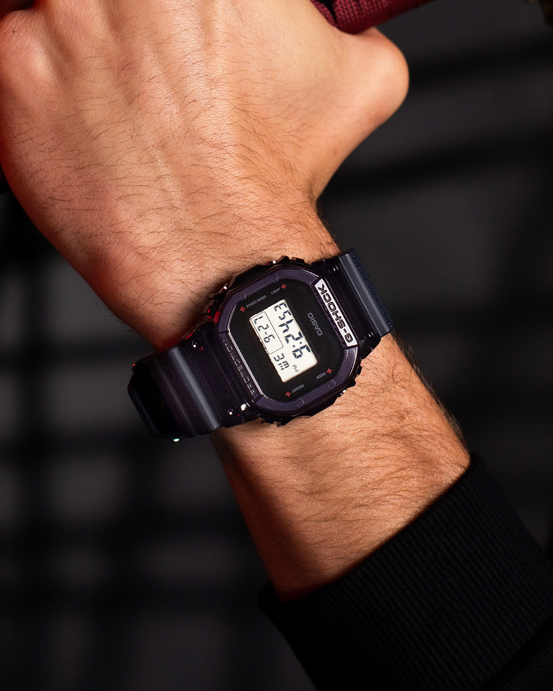 Casio DW-5600NNJ-2E Casio DW-5600NNJ-2E