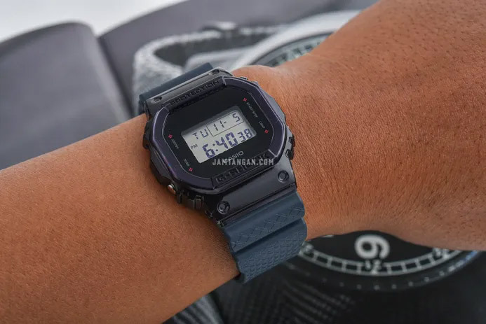 Casio DW-5600NNJ-2E Casio DW-5600NNJ-2E